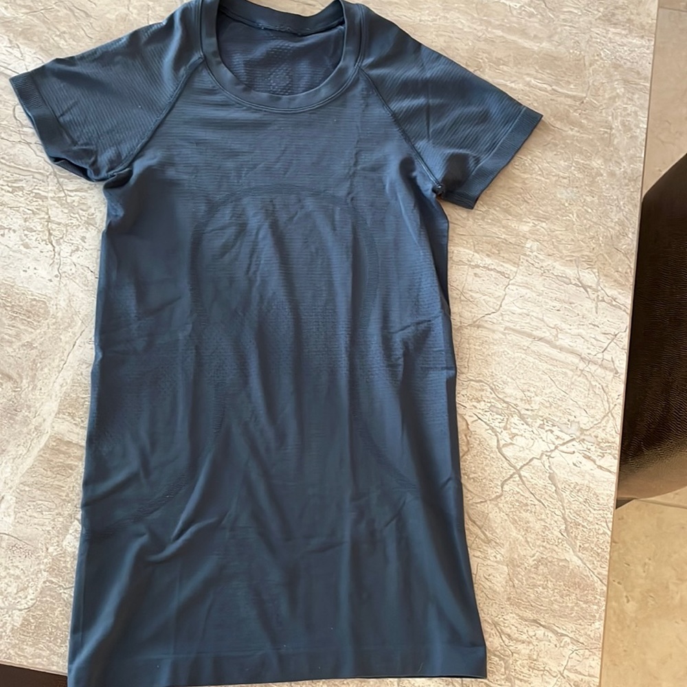 Lululemonp Swiftly Tech Shirt Short Sleeve, Size 2, Blue